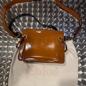 Chloé Roy Patent Leather Shoulder Bag in Caramel